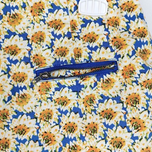 E Hanger M Women’s Blue Yellow Daisy Floral Shorts Medium Stretchy Zip Pockets - Picture 4 of 12
